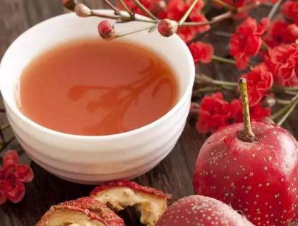 Κάνοντας σνακ Hawthorn με εξωθητήρα τροφίμων